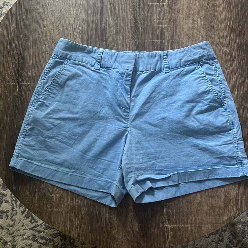 Women’s vineyard vines blue khaki shorts size 8